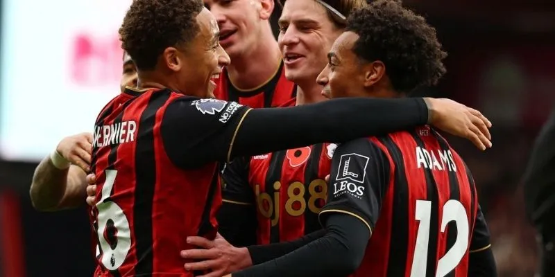 Thị trường chuyển nhượng của cầu thủ cực sôi động