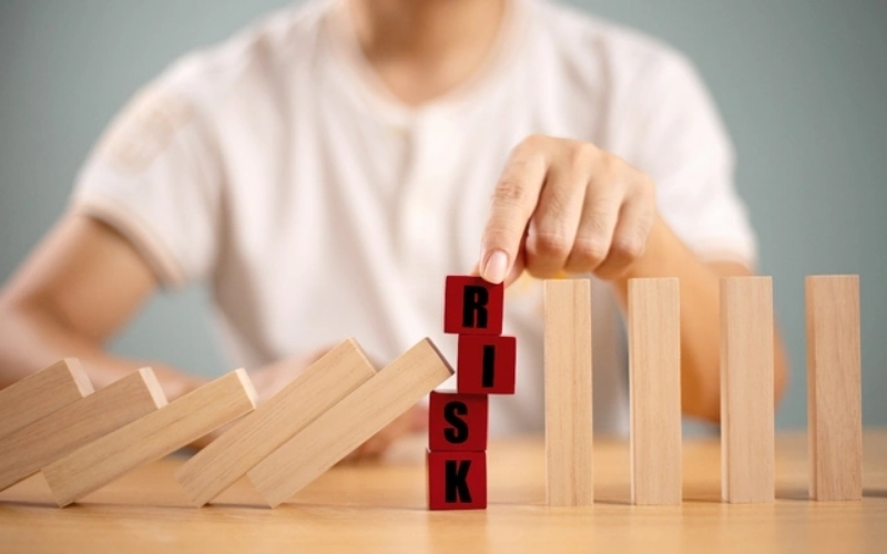 Rủi ro tài chính và chiến lược khi đầu tư theo phong trào