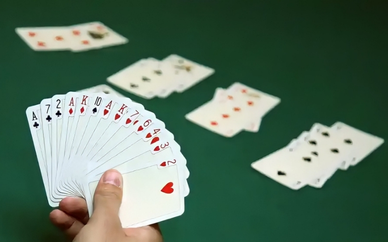 Bí mật tâm lý học Tại sao bộ não chúng ta thích đưa ra các quyết định mạo hiểm khi đấu bài