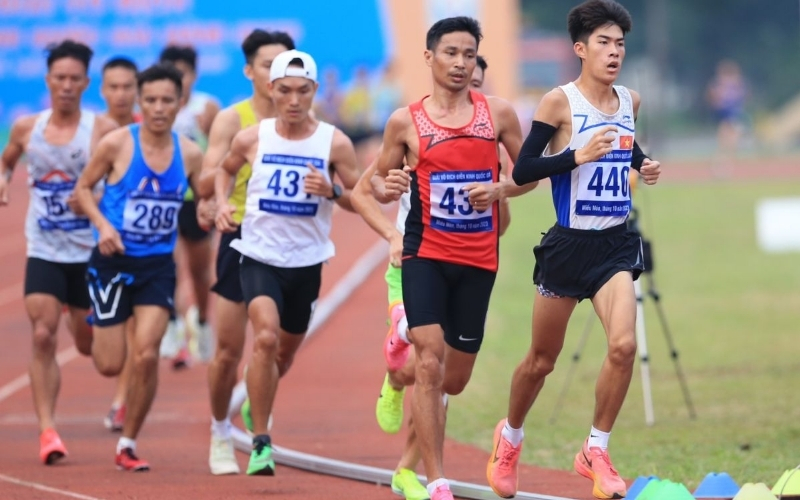 Lợi ích thực tế của giày đinh đối với hiệu suất vận động